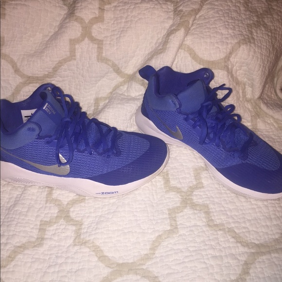 Nike zoom BBall shoes - Picture 2 of 4